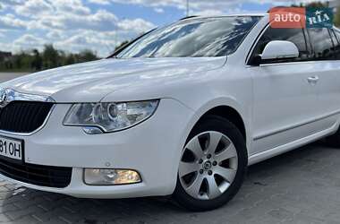 Універсал Skoda Superb 2011 в Дрогобичі