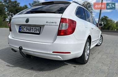 Універсал Skoda Superb 2011 в Дрогобичі