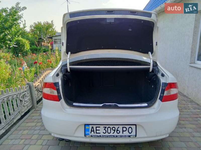 Універсал Skoda Superb 2012 в Кривому Розі