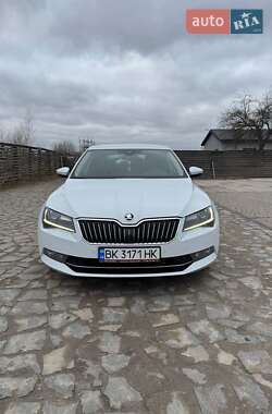 Лифтбек Skoda Superb 2016 в Березному