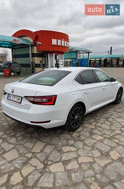 Лифтбек Skoda Superb 2016 в Березному