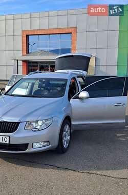 Універсал Skoda Superb 2011 в Виноградові