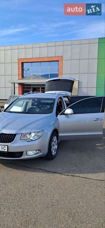 Універсал Skoda Superb 2011 в Виноградові