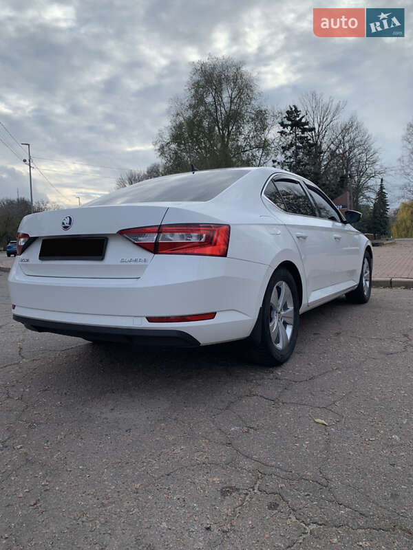 Лифтбек Skoda Superb 2017 в Кропивницком