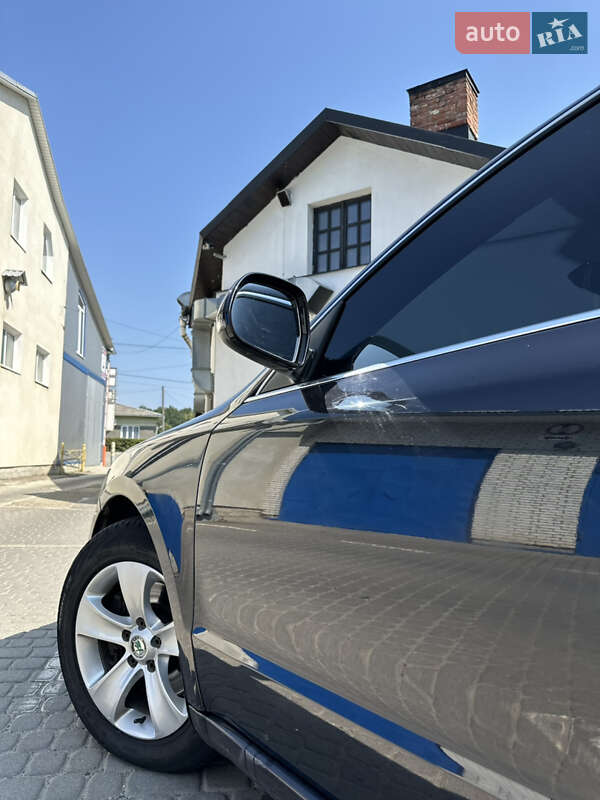 Универсал Skoda Superb 2012 в Долине