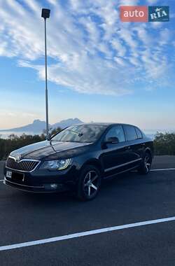 Лифтбек Skoda Superb 2013 в 