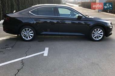 Лифтбек Skoda Superb 2017 в 