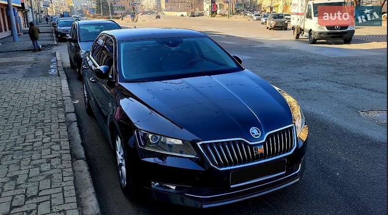 Лифтбек Skoda Superb 2018 в 