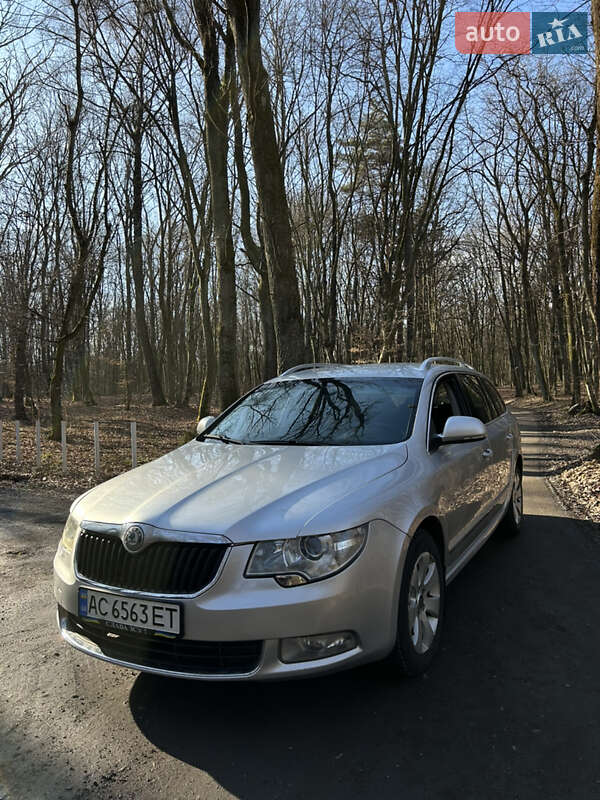 Универсал Skoda Superb 2010 в Луцке