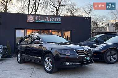 Універсал Skoda Superb 2013 в Чернівцях