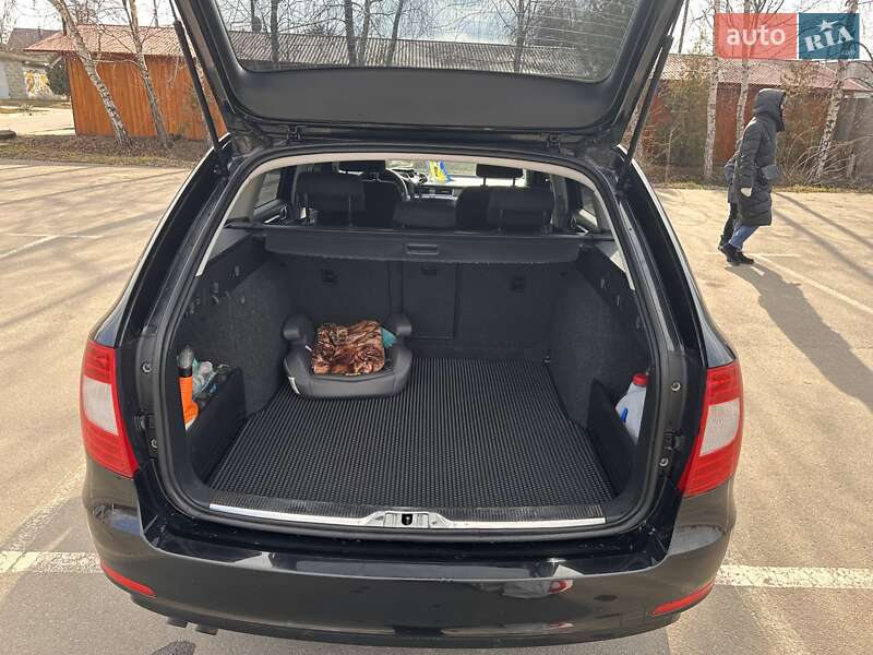 Универсал Skoda Superb 2013 в Ровно