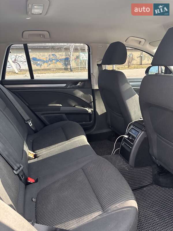Универсал Skoda Superb 2013 в Ровно