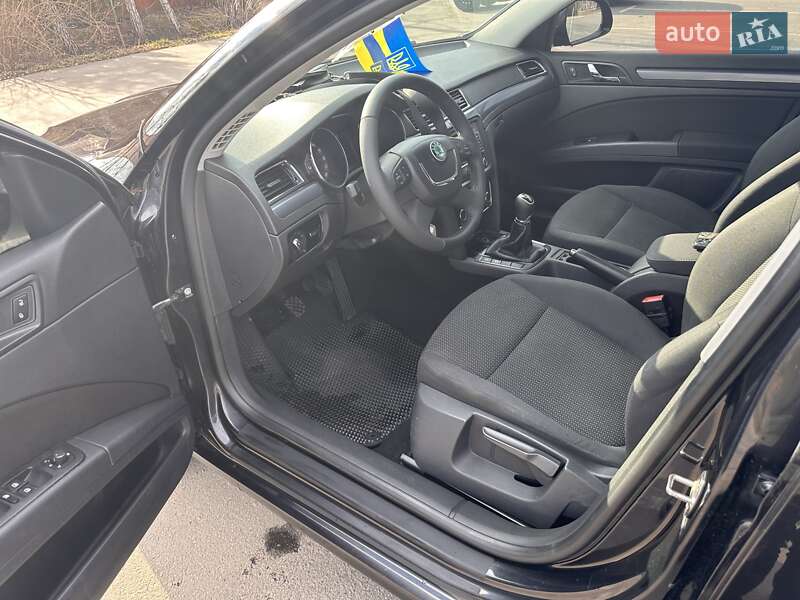 Универсал Skoda Superb 2013 в Ровно