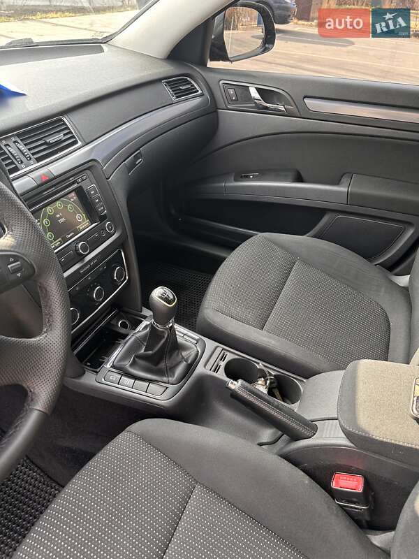 Универсал Skoda Superb 2013 в Ровно