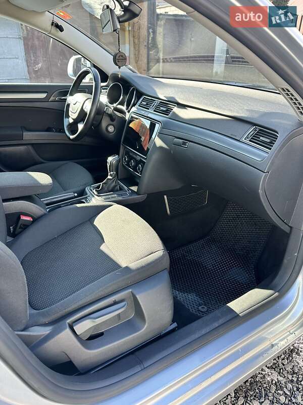 Универсал Skoda Superb 2012 в Ровно