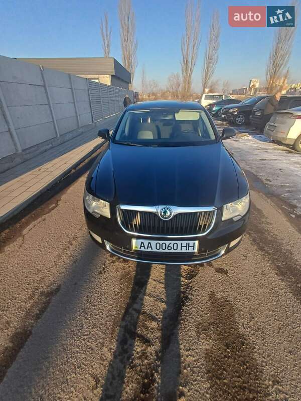 Лифтбек Skoda Superb 2011 в Буче