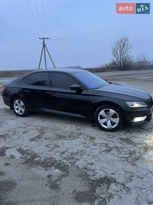 Ліфтбек Skoda Superb 2015 в Городку