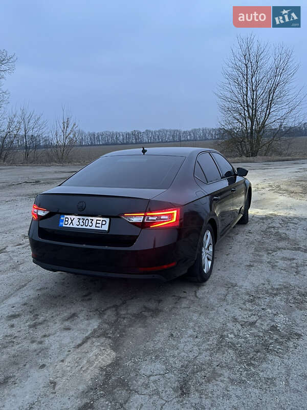 Ліфтбек Skoda Superb 2015 в Городку