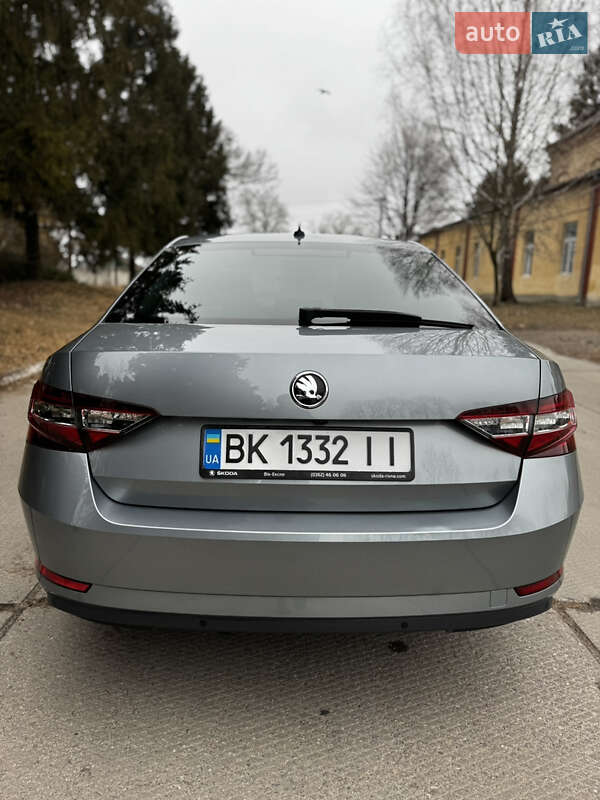 Лифтбек Skoda Superb 2018 в Остроге