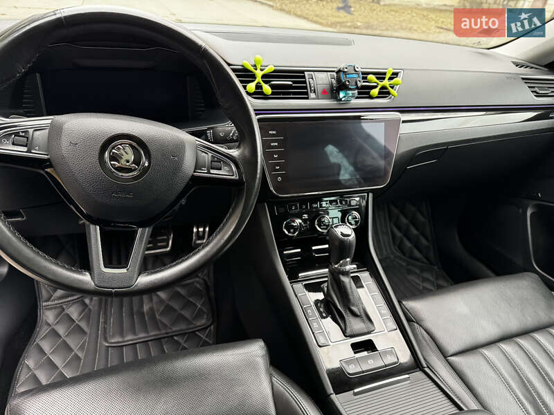 Лифтбек Skoda Superb 2018 в Остроге