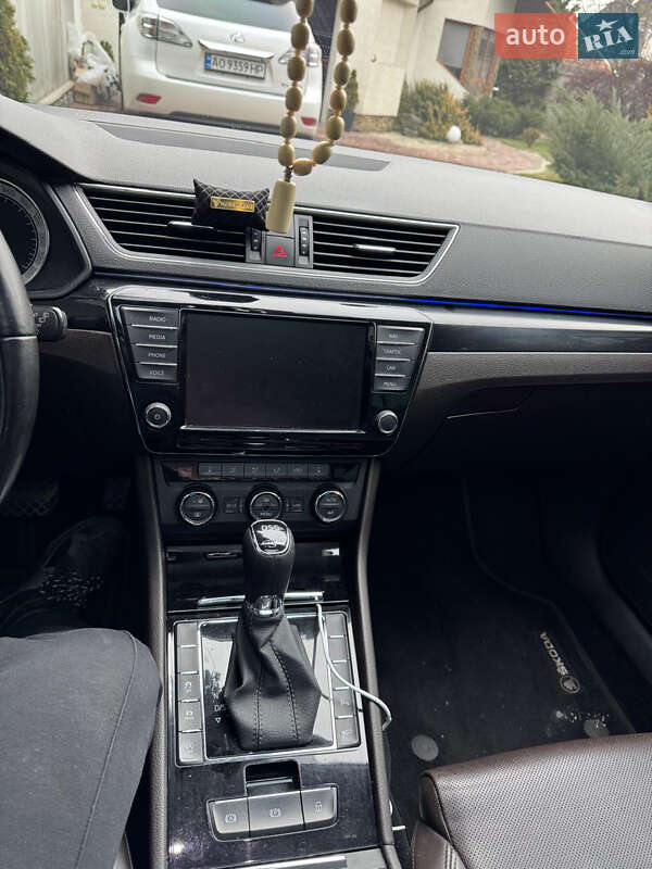 Лифтбек Skoda Superb 2016 в Ужгороде