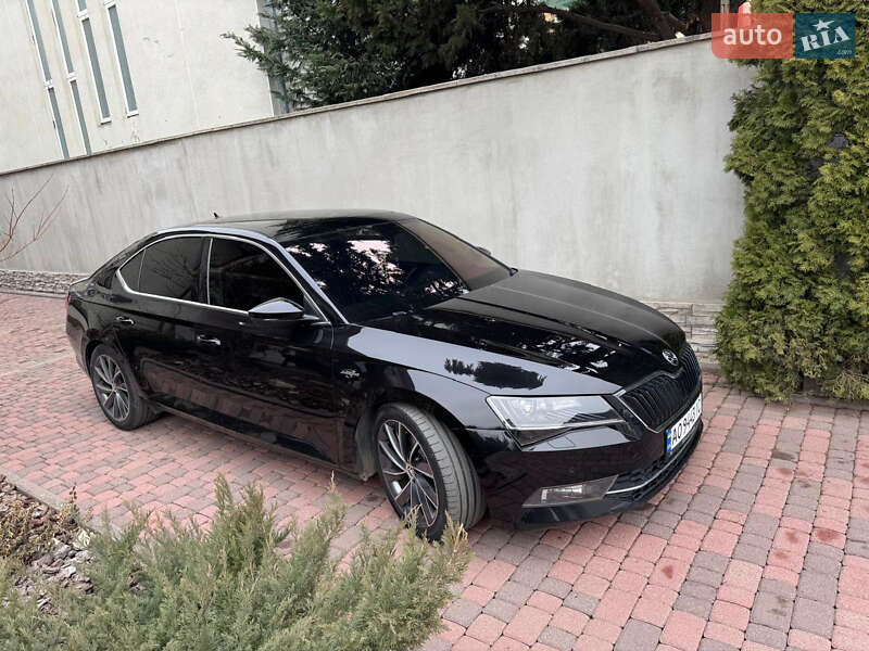 Лифтбек Skoda Superb 2016 в Ужгороде