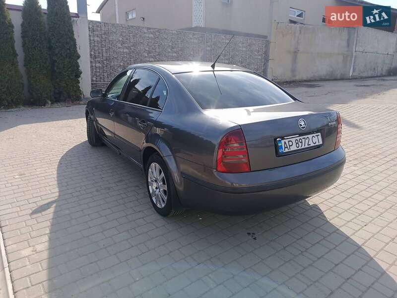 Лифтбек Skoda Superb 2004 в 