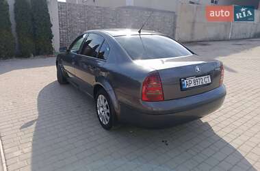 Лифтбек Skoda Superb 2004 в 