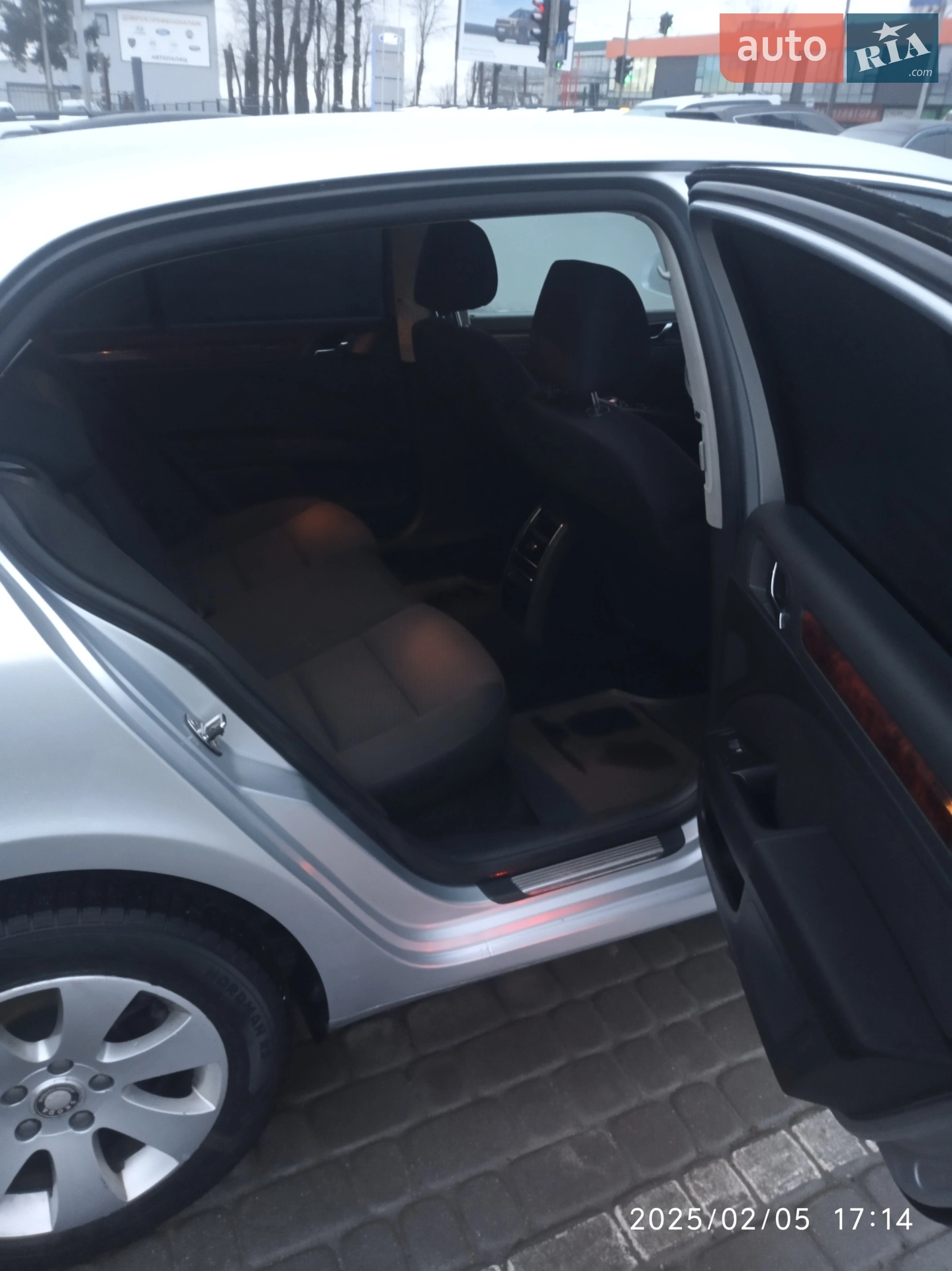 2010 Skoda Superb - мініатюра 16