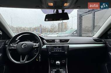 Лифтбек Skoda Superb 2016 в 