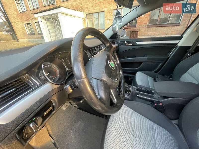 Лифтбек Skoda Superb 2012 в Миргороде