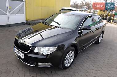 Лифтбек Skoda Superb 2011 в 