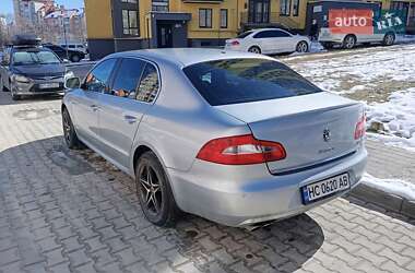 Лифтбек Skoda Superb 2012 в 