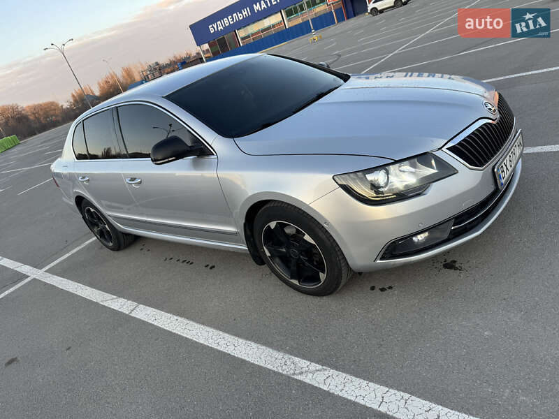 Лифтбек Skoda Superb 2013 в 