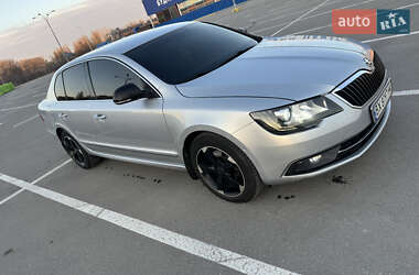 Лифтбек Skoda Superb 2013 в 