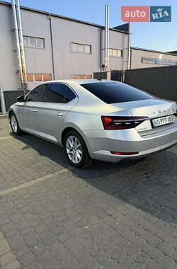 Лифтбек Skoda Superb 2019 в 