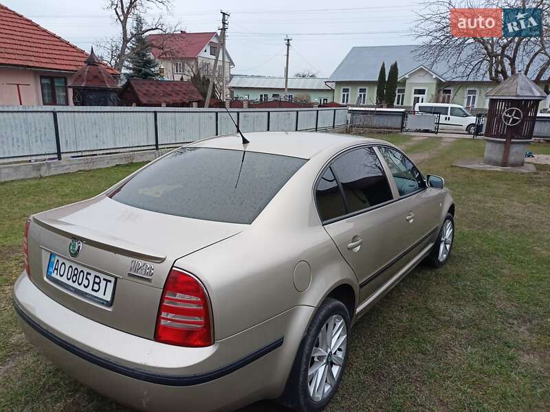 Лифтбек Skoda Superb 2005 в Косове