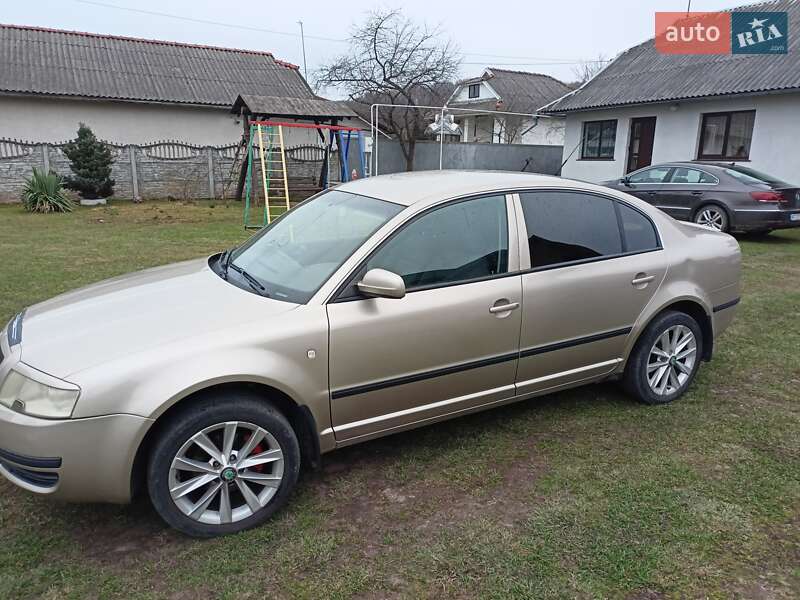 Лифтбек Skoda Superb 2005 в Косове