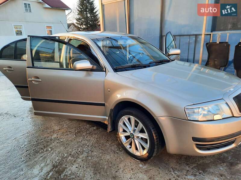 Лифтбек Skoda Superb 2005 в Косове