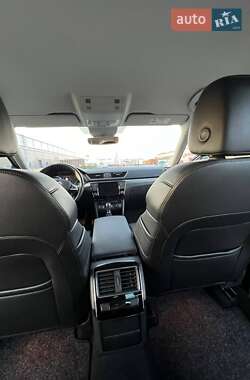 Лифтбек Skoda Superb 2015 в 