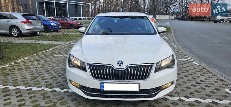 Лифтбек Skoda Superb 2016 в Киеве