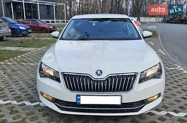 Лифтбек Skoda Superb 2016 в 