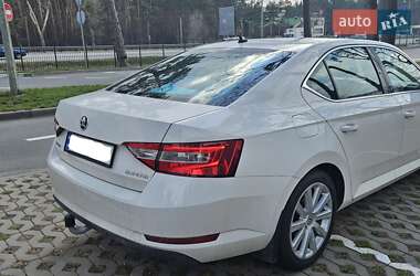 Лифтбек Skoda Superb 2016 в 