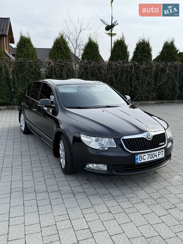 Лифтбек Skoda Superb 2013 в Стрые