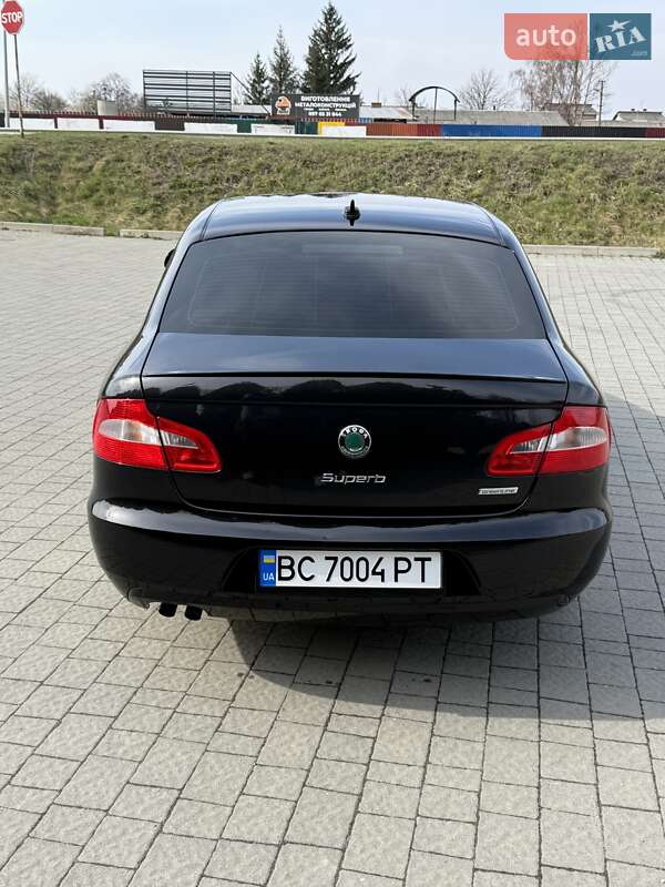 Лифтбек Skoda Superb 2013 в Стрые
