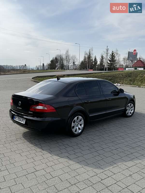 Лифтбек Skoda Superb 2013 в Стрые