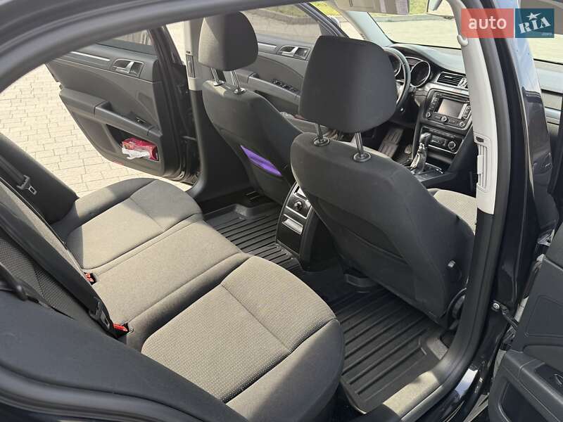 Лифтбек Skoda Superb 2013 в Стрые