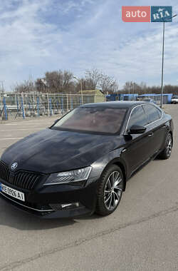 Лифтбек Skoda Superb 2015 в 