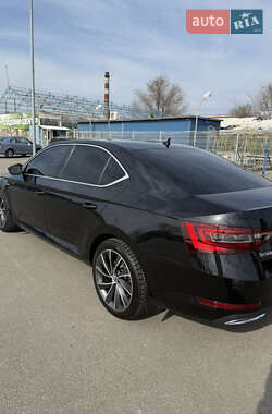 Лифтбек Skoda Superb 2015 в 