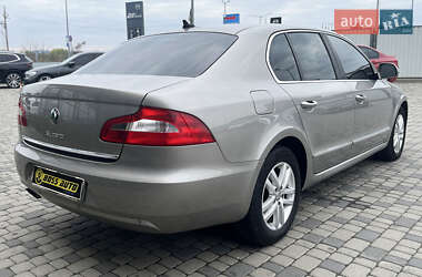 Лифтбек Skoda Superb 2012 в 